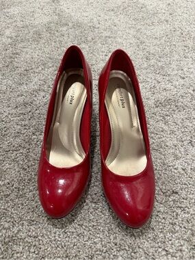 comfort plus by Predictions Red Patent Round-Toe Heels